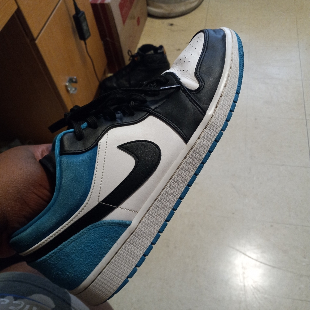 Jordan 1 low Laser blue SE